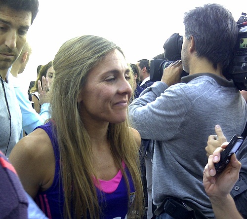 Macarena Rodríguez con la nueva camiseta de Las Leonas