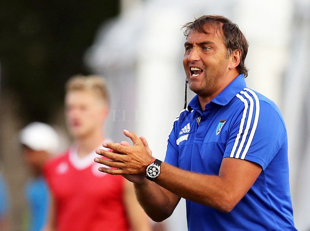 Retegui sigue, pero ahora tendrá doble función