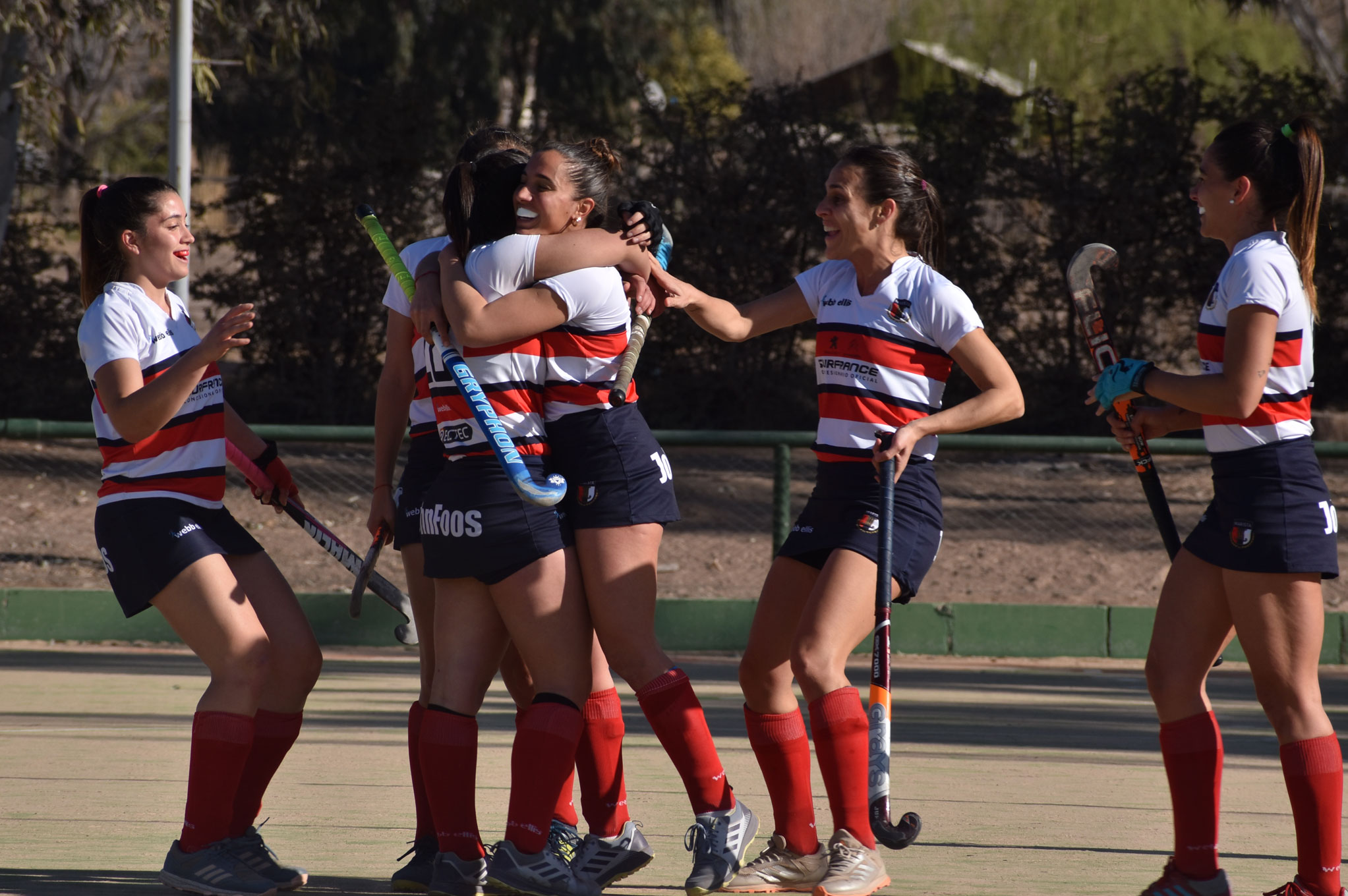 Marista gana y sube